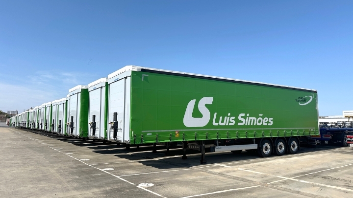 Luis Simões incorpora 70 semirremolques de Lecitrailer, varios de ellos preparados para formar duotrailers