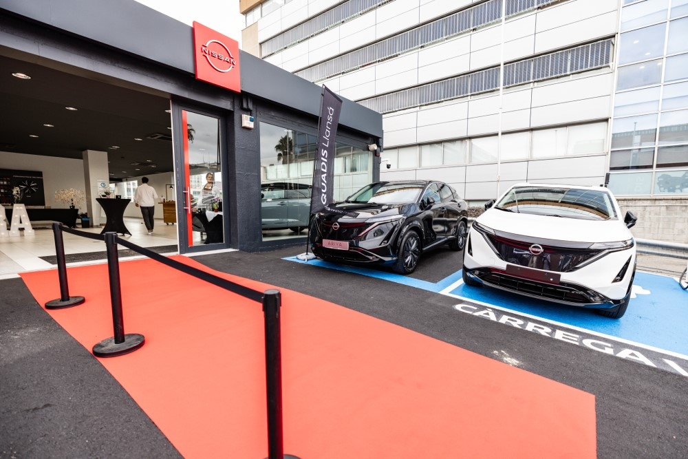 Nissan y Quadis convierten el estreno de su remozado concesionario en Barcelona en la presentación en sociedad del Micra 100% eléctrico