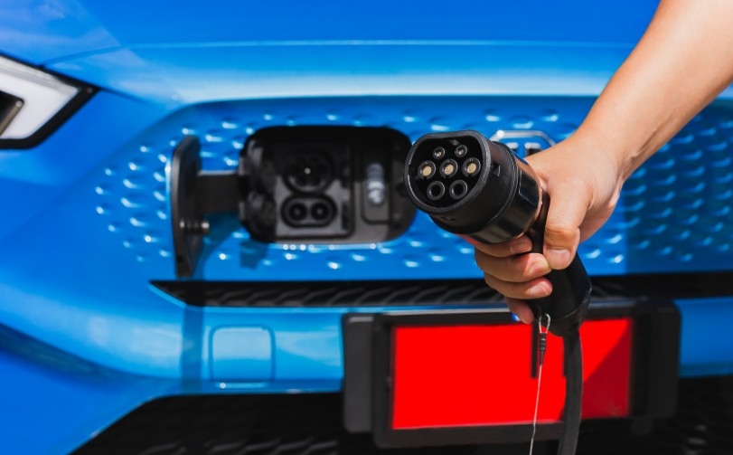 Formarse para reparar híbridos y eléctricos: el dilema entre una demanda creciente y que no entren de forma masiva al taller