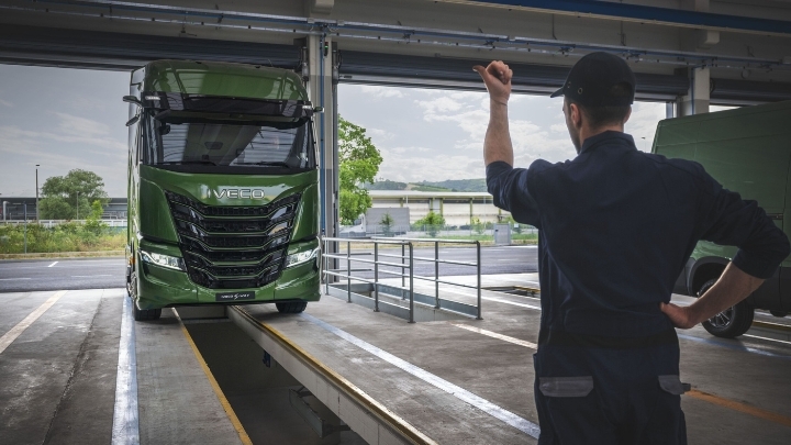 Iveco repasa la evolución de sus talleres en su medio siglo de historia