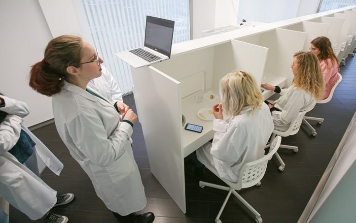 En TasteLab trabajan con catadores y paneles especializados, porque cada categoría tiene su propio lenguaje sensorial.