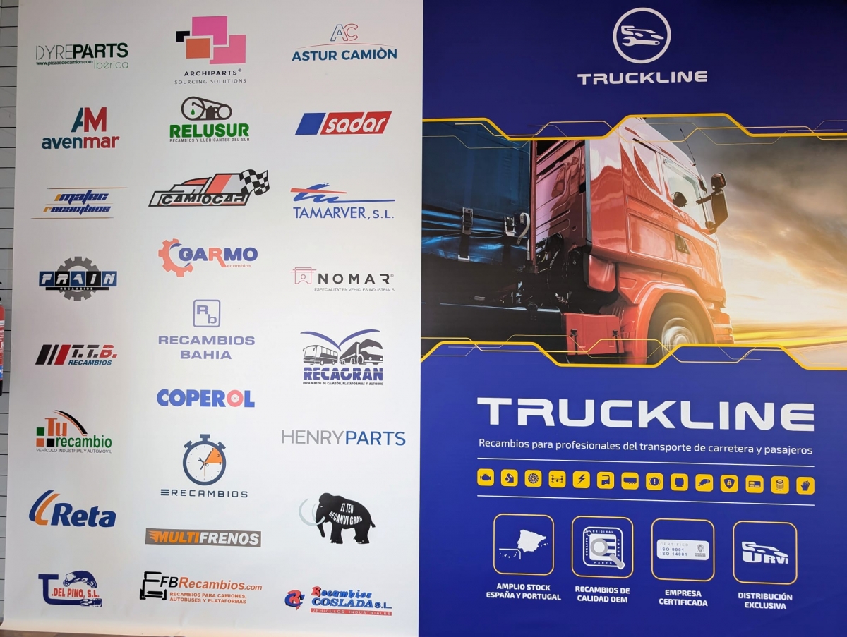 Mural con Truckline, la marca propia de URVI, junto a los logos de los socios,