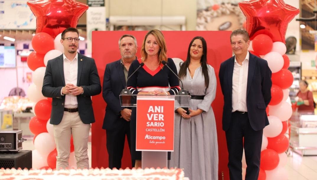 Responsables de Alcampo durante el acto de celebración del 40º aniversario del hipermercado de Castellón.