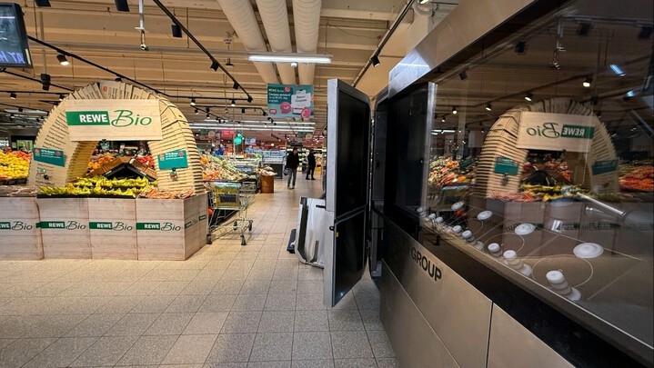 REWE pionera en implantar el primer robot de cocina con IA en supermercados