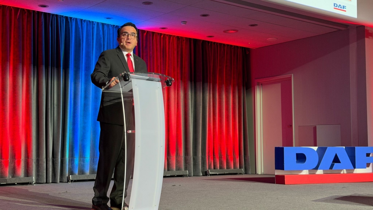 Luis Fernando Reyes, director general de DAF en España, durante el evento celebrado en el estadio Metropolitano.