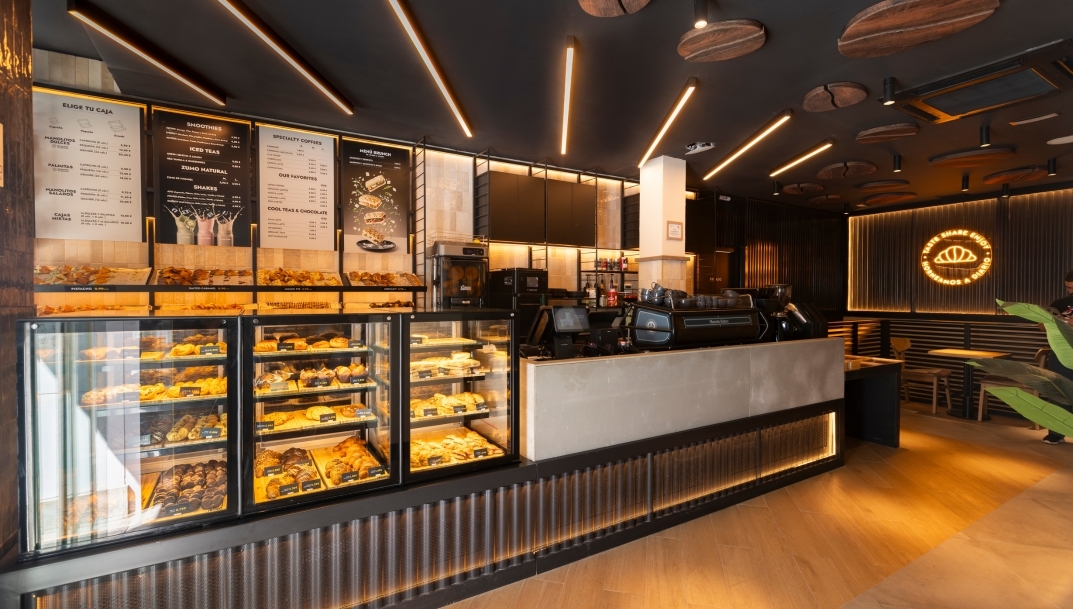 Manolo Bakes alcanza los 62 locales con su primera tienda en Granada