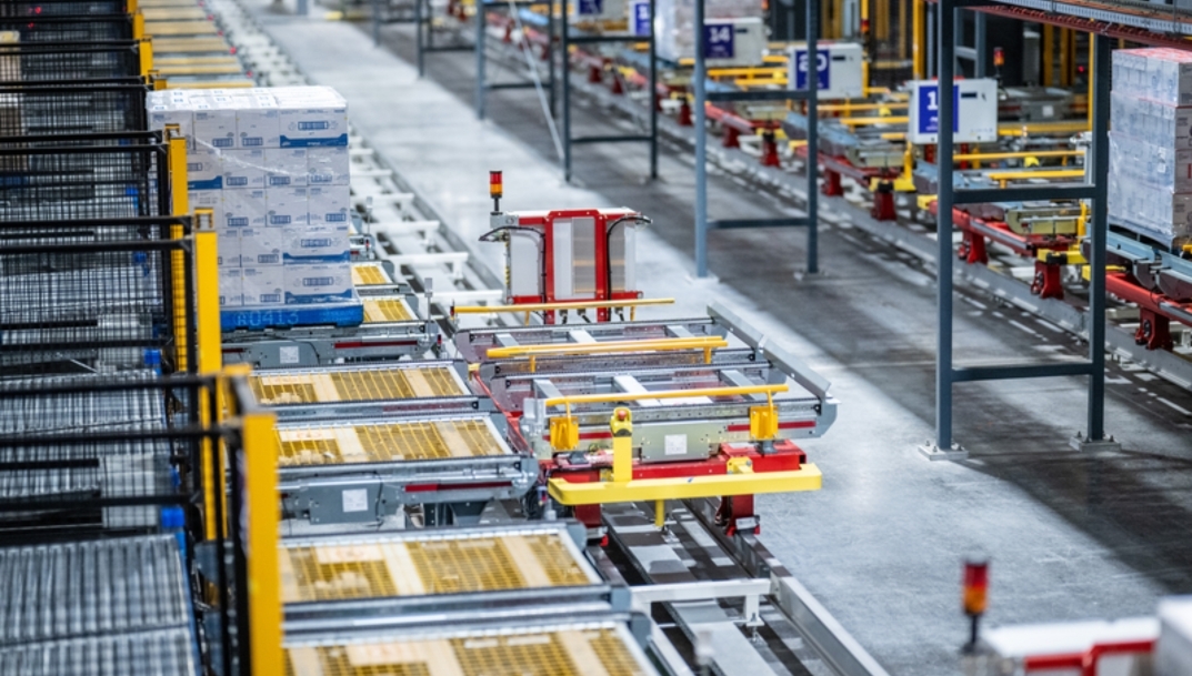 Swisslog automatiza la manipulación de productos de confitería para Mondelēz