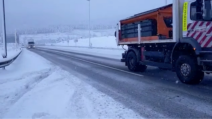 Transportes habilita 37 aparcamientos de emergencia para más de 11.000 camiones de cara a las nevadas