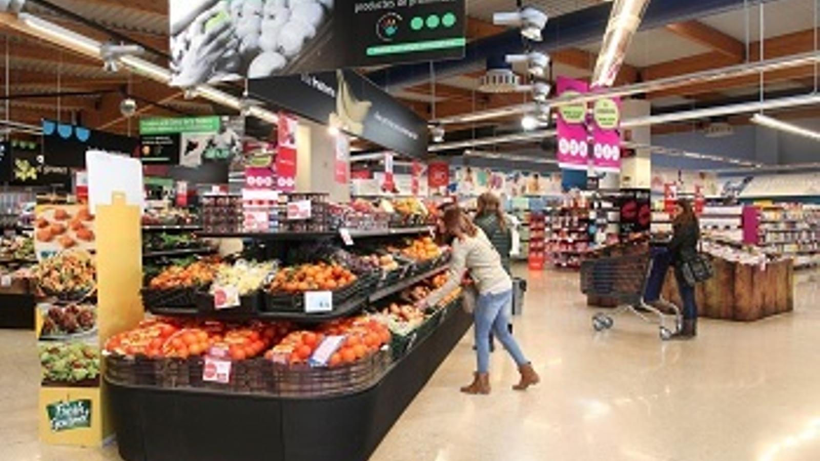 Interior de supermercado de proximidad - 