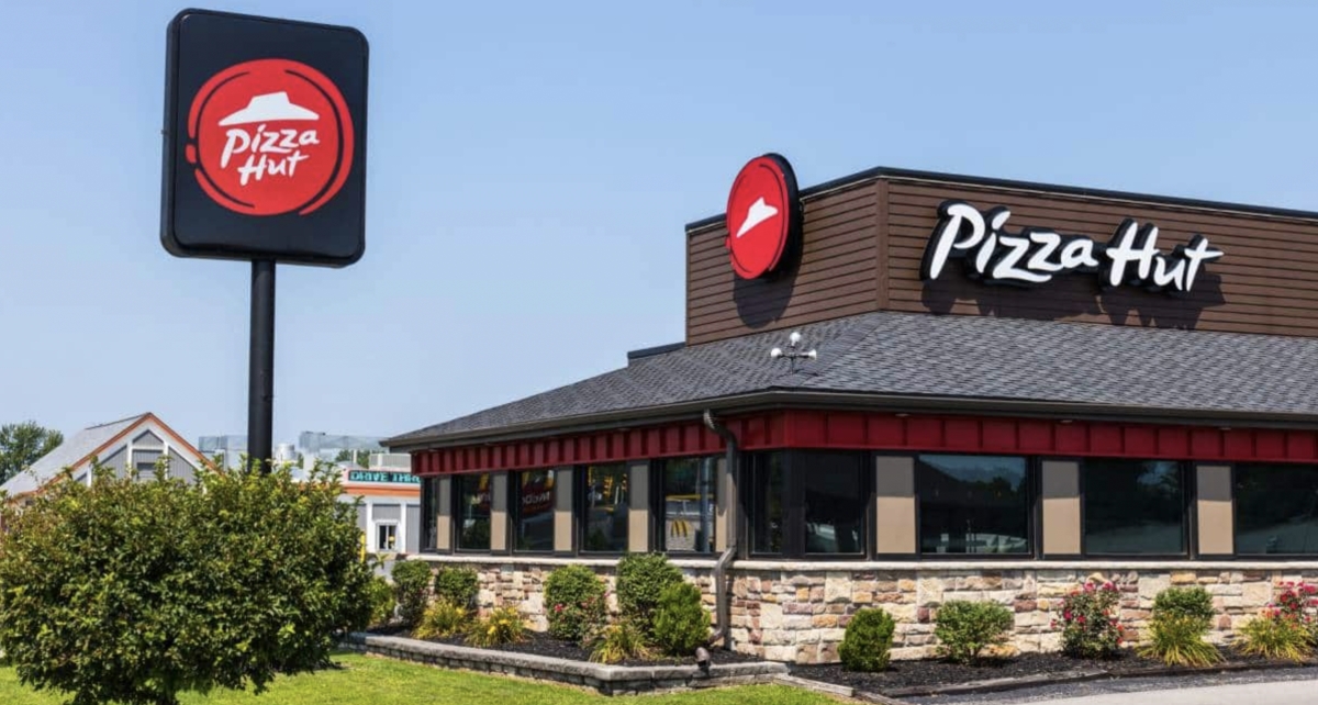 Yum Brands estudia la venta de Pizza Hut, cuyas ventas encadenan siete trimestres de caídas