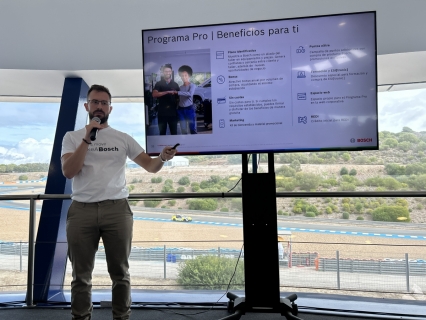 Bosch divulga su Programa PRO entre talleres y distribuidores con motivo del Iberian Supercars en Jerez