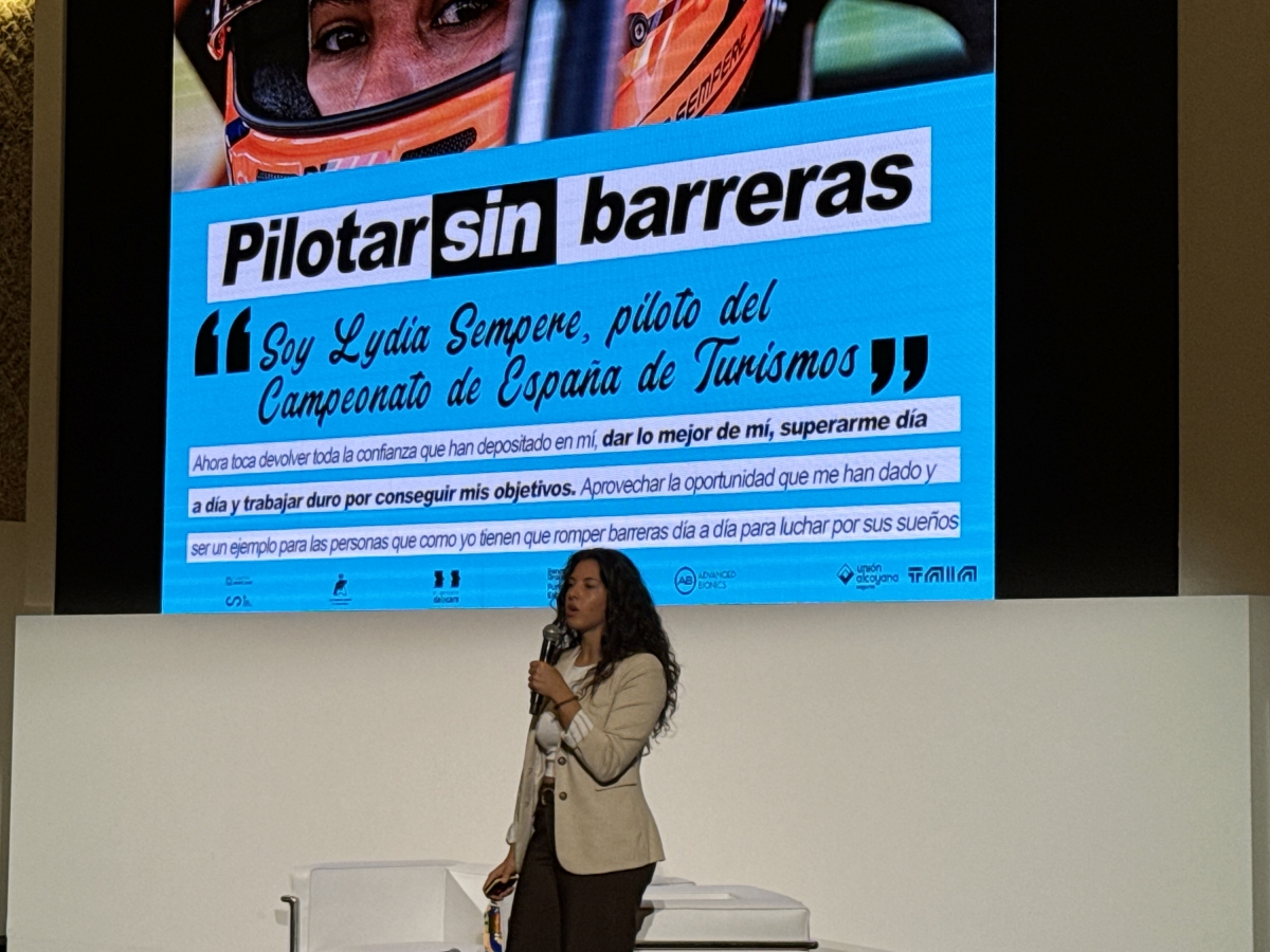 Lydia Sempere, durante su motivadora ponencia de su experiencia vital.