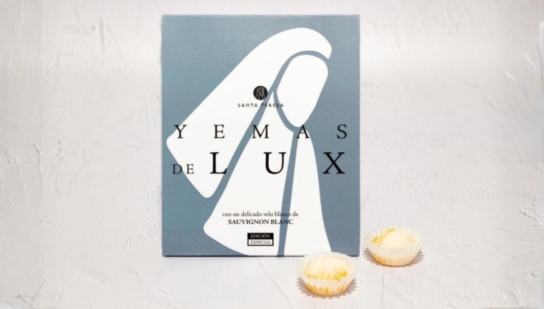 Santa Teresa lanza sus Yemas de Lux, inspiradas en el universo de la cantante Rosalía