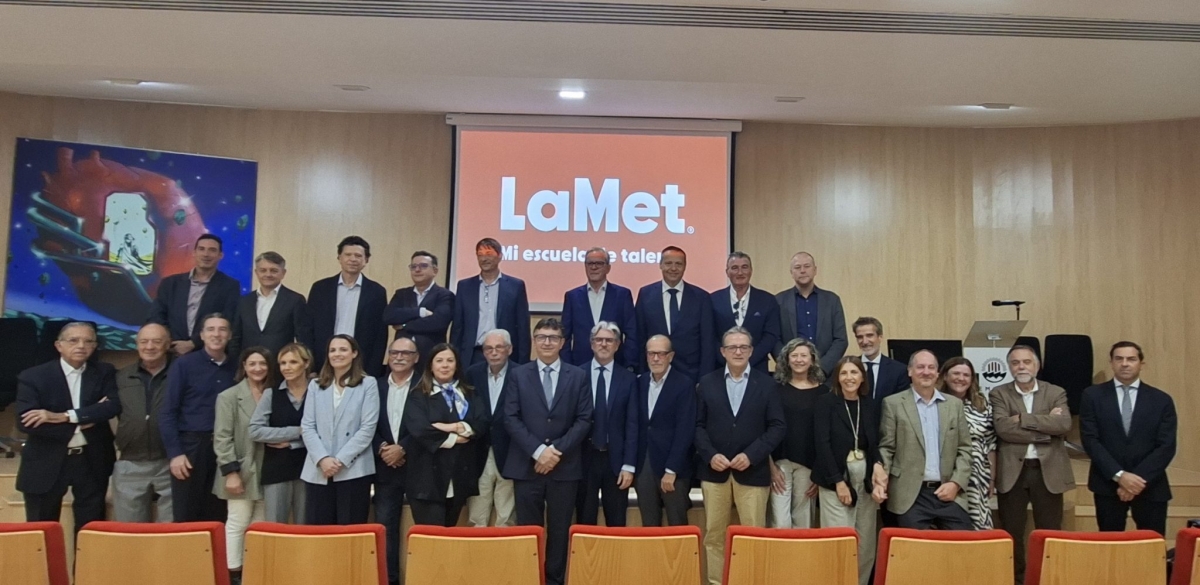 Imagen tomada con motivo de la presentación de este vanguardista proyecto para formar nuevos profesionales.