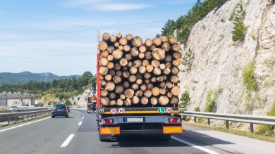 Los transportistas de Ence vuelven al trabajo: el cargador recula en su bajada de precios