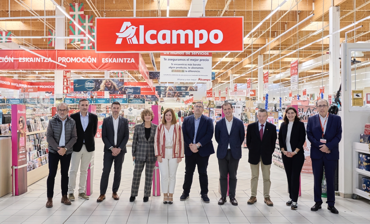 Representación institucional durante la reinauguración del hipermercado Alcampo de Irún. - Alcampo.