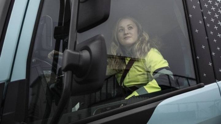 CETM recuerda que las ayudas son tanto para el carné de camión como de autobús. - 