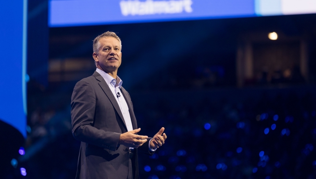 Walmart nombra a John Furner próximo CEO de la cadena para suceder a Doug McMillon a partir de 2026