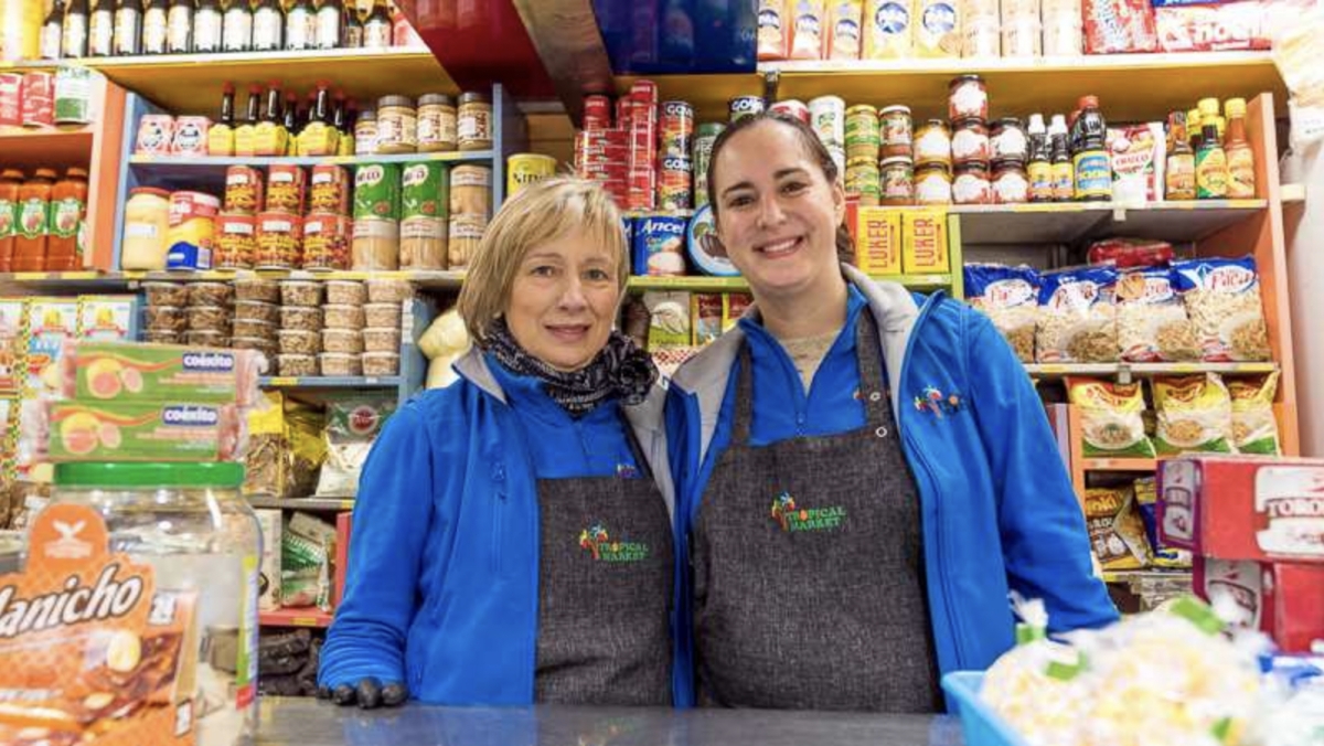 El gasto de los inmigrantes tira del gran consumo en España: sus cestas son más grandes, contienen más marca propia y más productos como zumos y cereales
