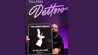 A rey muerto, rey puesto: tras retirar la de Mapfre, Talleres Del Toro ya tiene nueva placa para su fachada