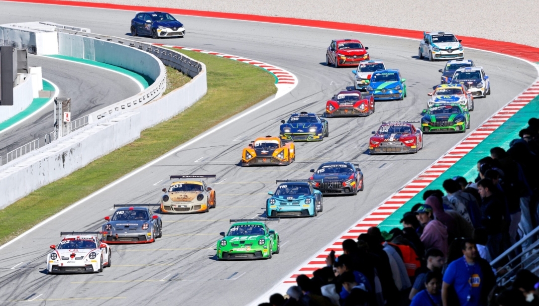 Exhibiciones en el cierre de temporada del NAPA Racing Weekend 2025.