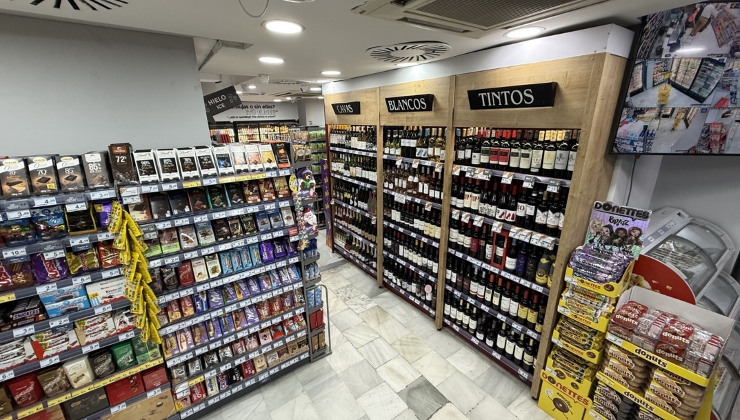 Interior del nuevo Carrefour City de Alicante.