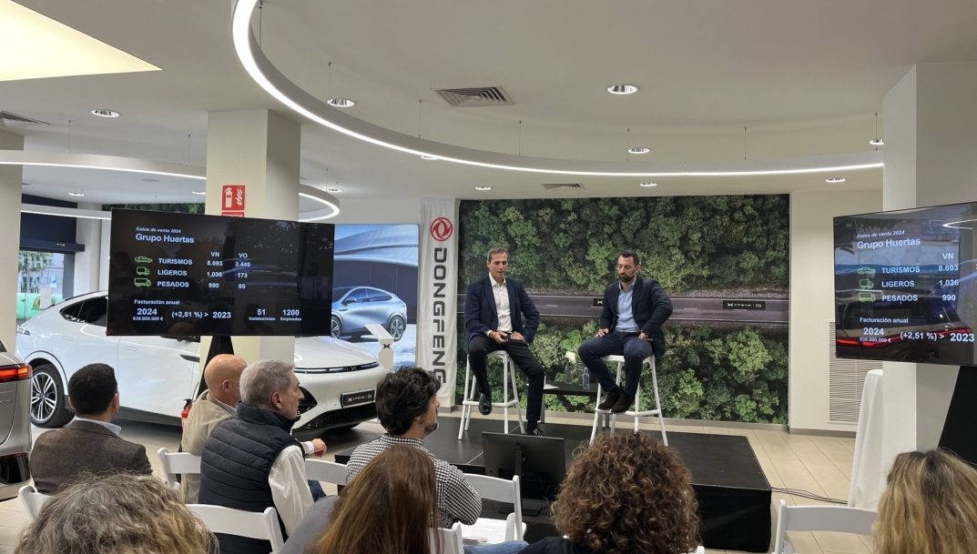 Participantes en la presentación del concesionario Motorkai Murcia.