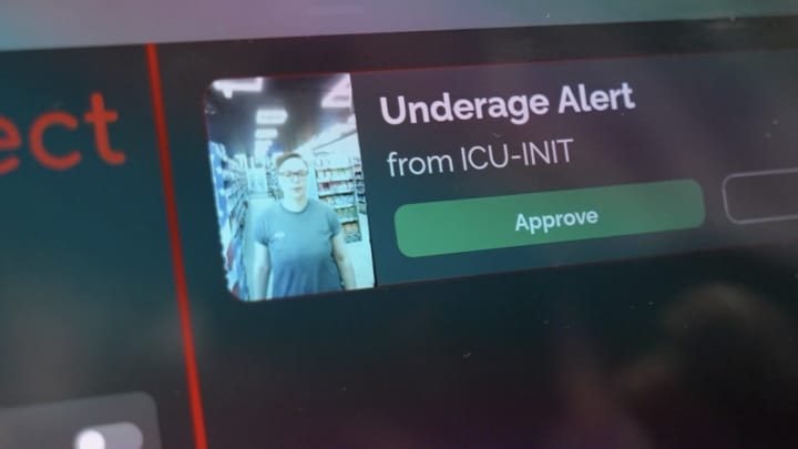 Alerta enviada al empleado para control de acceso.