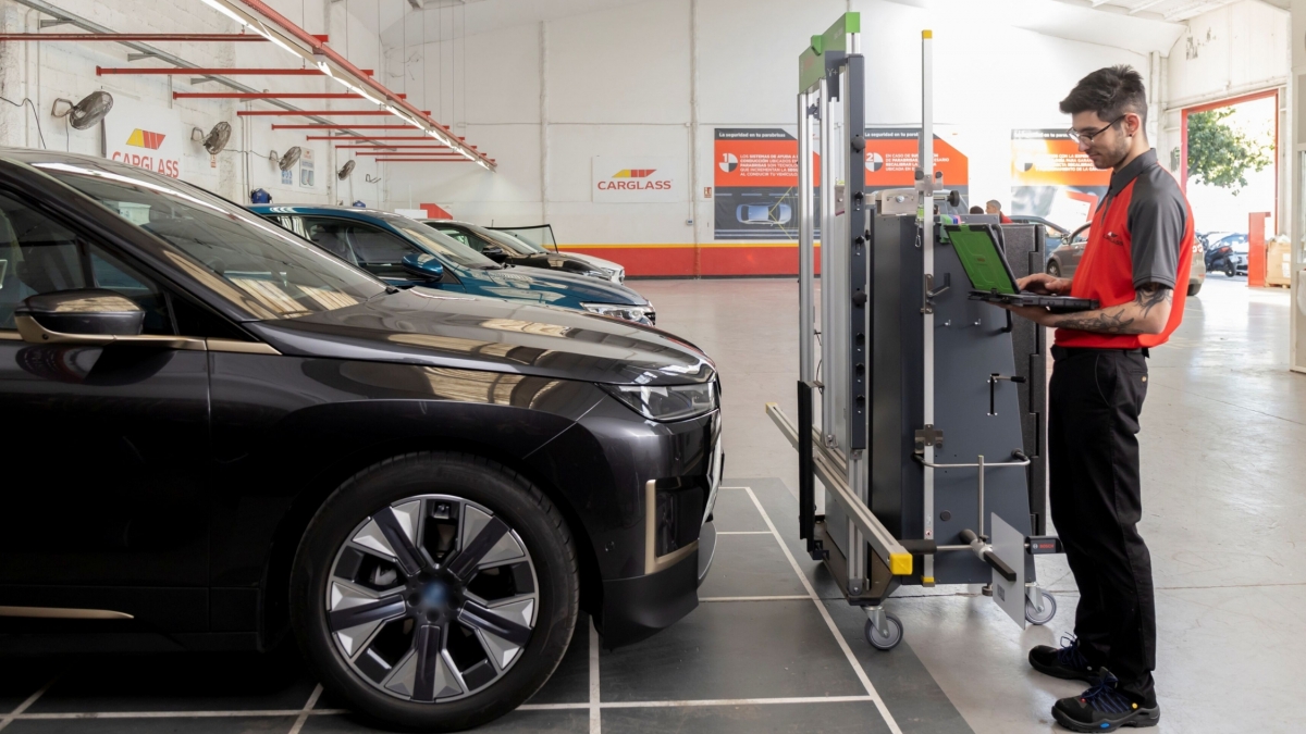Carglass ya sustituye parabrisas y recalibra ADAS de los principales coches chinos en el mercado español