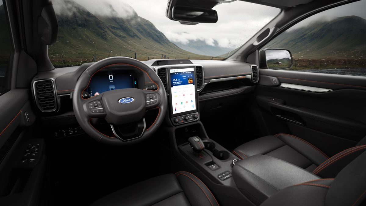 Las renovaciones del interior incluyen elementos decorativos pintados en Negro Gloss y Magnetite