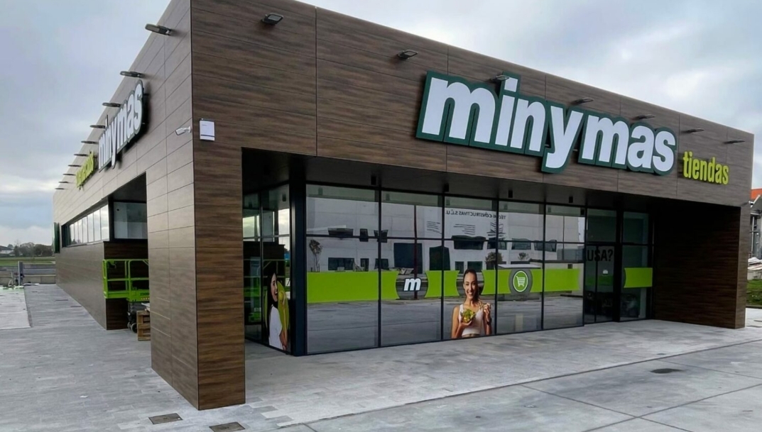 Hijos de Luis Rodríguez abre en As Gándaras (Lugo) su primer minymas con estación de servicio