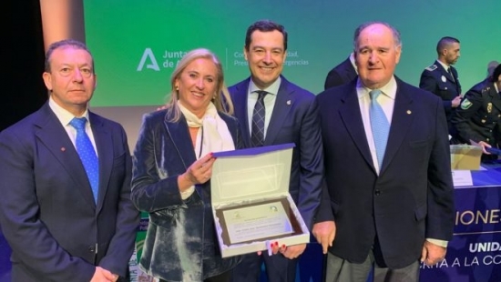 María José Medialdea (Asemtagra), galardonada con la Distinción Honorífica de la Policía Nacional