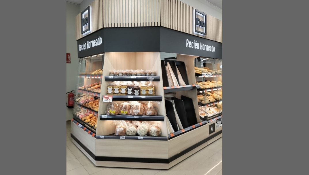 Panadería y bollería recién horneada en el Dia de Pedrera (Sevilla).