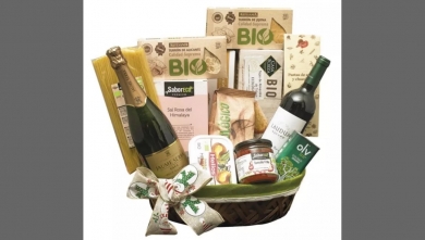 Las cestas de Navidad evolucionan: se personalizan con opciones sin alcohol, sin gluten o vegetarianas