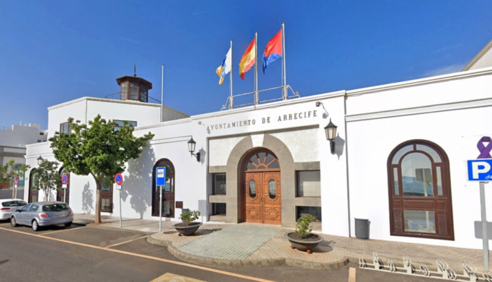 Arrecife (Canarias) precinta y sanciona con 15.001 euros a un taller de chapa y pintura ilegal sin licencia