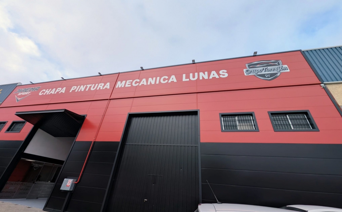 Imponente fachada de Direma Sport como franquiciado de Grupo Torrejón. - 