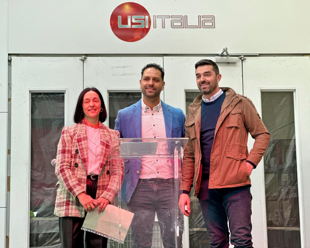 Marta Otero, Javier Priego (Grupo Torrejón) y Marcos Otero, durante la presentación del nuevo taller.