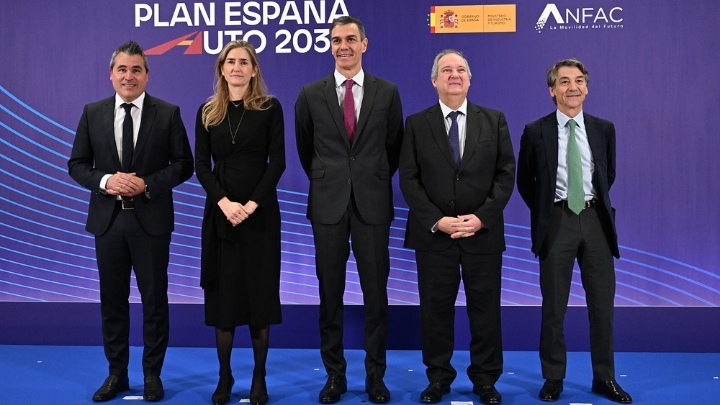 El Plan Auto 2030 del Gobierno otorga 300 millones para puntos de recarga, pero olvida ayudas a la compra del camión