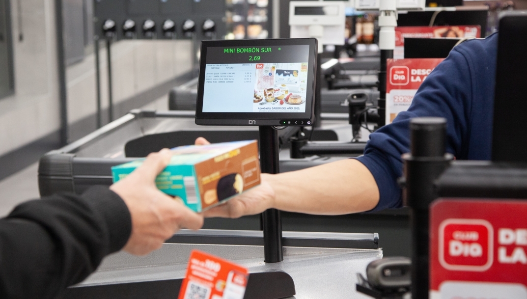 Terminal de venta en un supermercado Dia. - 