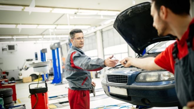 La factura del taller, que creció al mismo ritmo que el IPC en noviembre (0,2%), se ha encarecido un 3,7% en los últimos doce meses