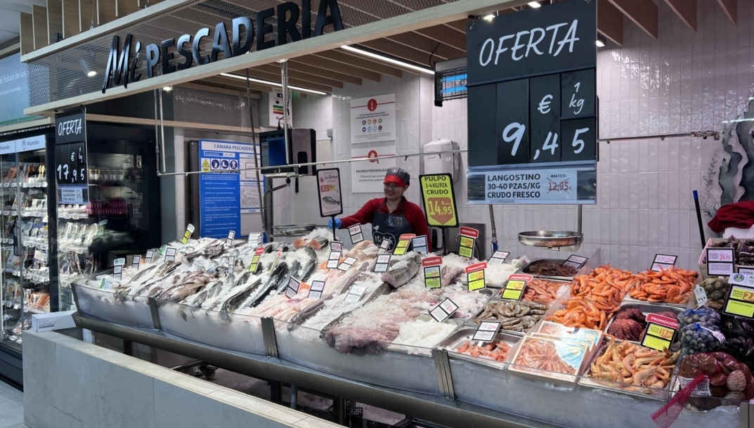 Sección de pescadería reformada en una tienda Alcampo de Madrid.