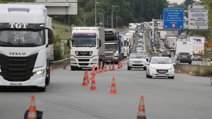 El campo francés amenaza con convertir sus protestas en una nueva semana negra para el transporte español