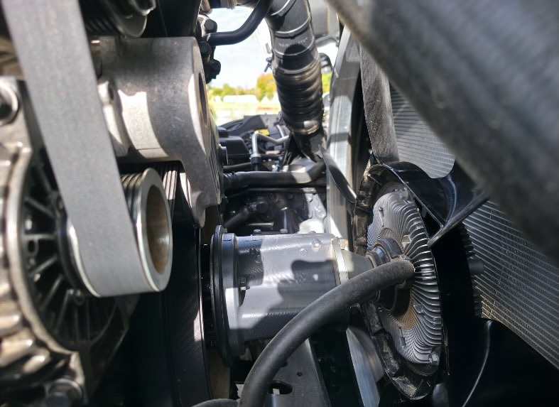 Aquí está el hueco dejado por el sexto cilindro que sí tiene el Super 13.