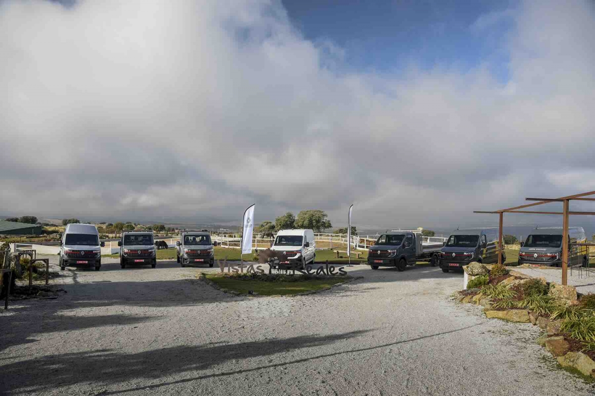 Panorámica de la flota que Renault Trucks puso a disposición de la prensa especializada.