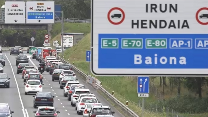 Los bloqueos en la frontera se difuminan en la segunda semana de protestas, pero los transportistas piden apoyo a la UE