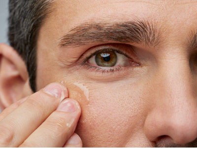 Los hombres españoles, de los que más se cuidan del mundo