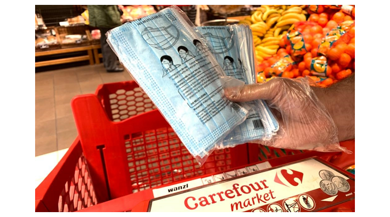 Carrefour comienza a vender mascarillas en sus centros