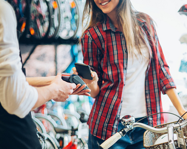 Más del 55% de los compradores utilizan el teléfono móvil en la tienda física para comparar precios online
