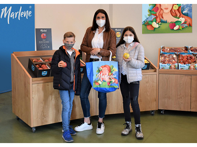 Marlene colorea ciento cincuenta mil bolsas de la compra en toda Europa