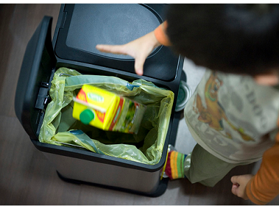 Ocho de cada diez españoles afirman reciclar en casa los envases del contenedor amarillo